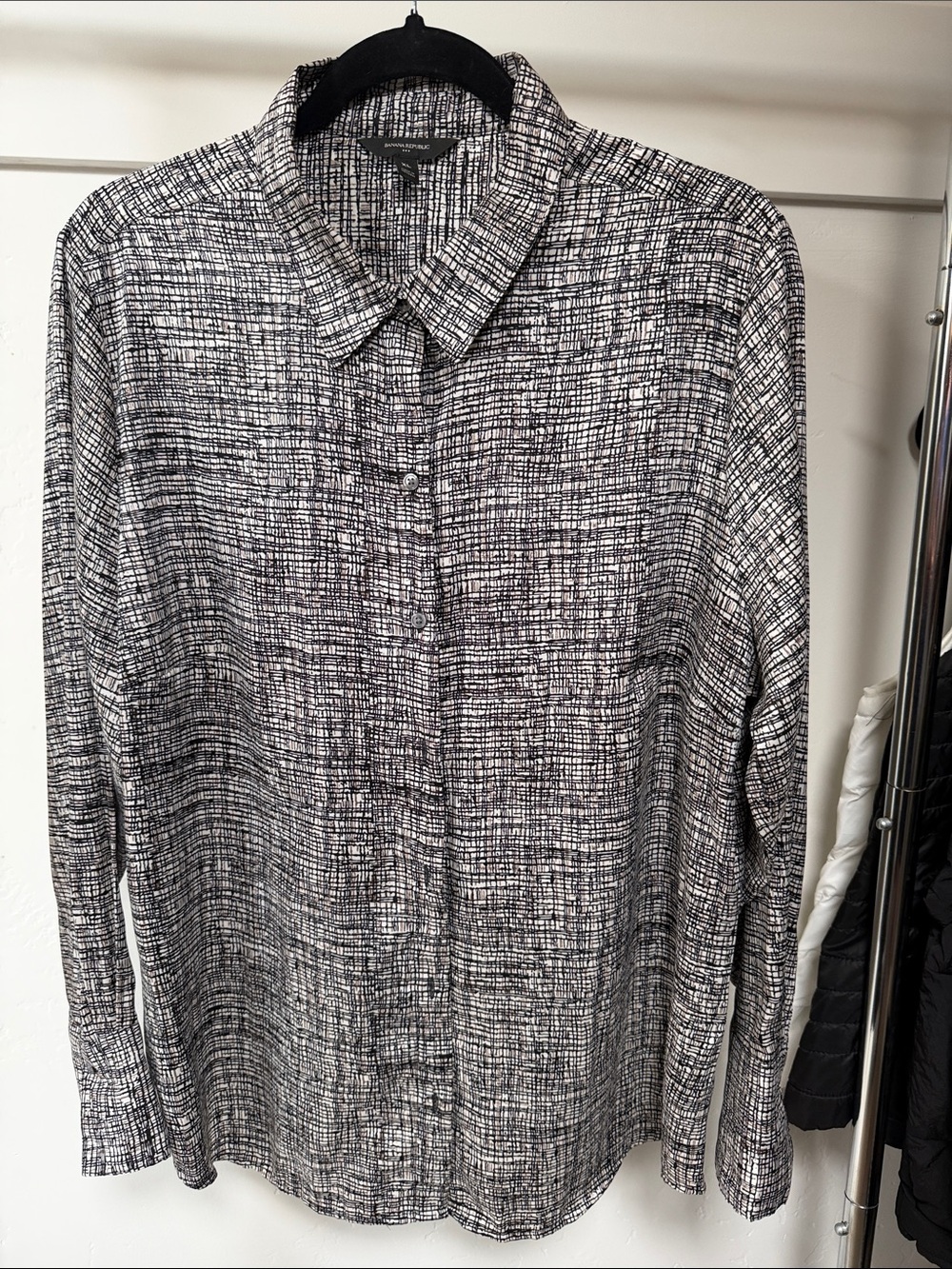 Banana Republic Black/White/Tan Print Blouse SIZE XL